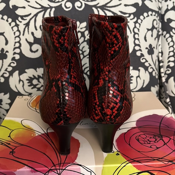 Ladies SZ 6.5 AMELIA GRACE Vino Multi Nadita Faux Snakeskin Red/Black - Picture 4 of 16